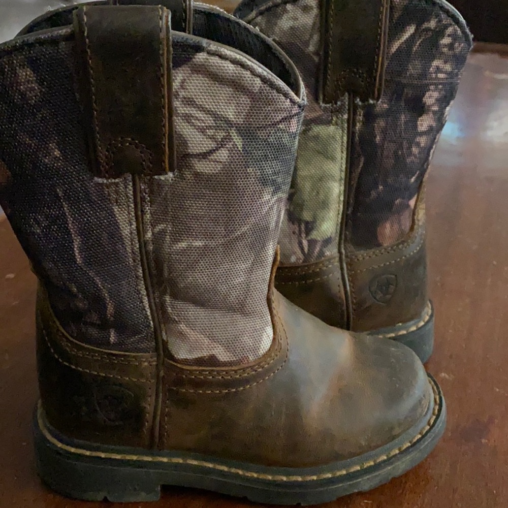 Little boys Camo Sierra Ariat Boots